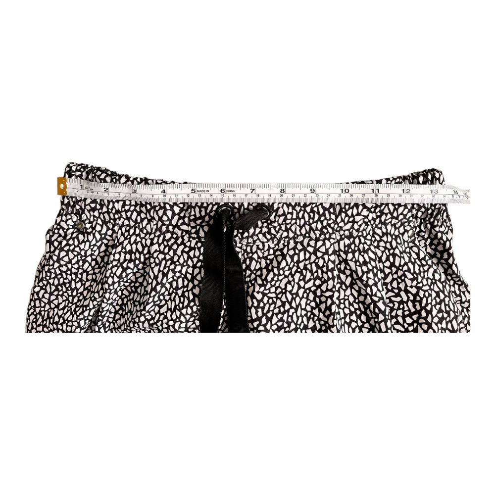 lululemon Women spring break away short Size 6 - Picture 5 of 9